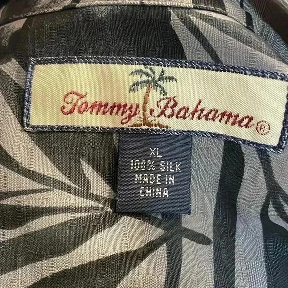 Tommy Bahama Men’s XL Silk Gray & Black Short Sleeve Hawaiian Shirt - Picture 6 of 7